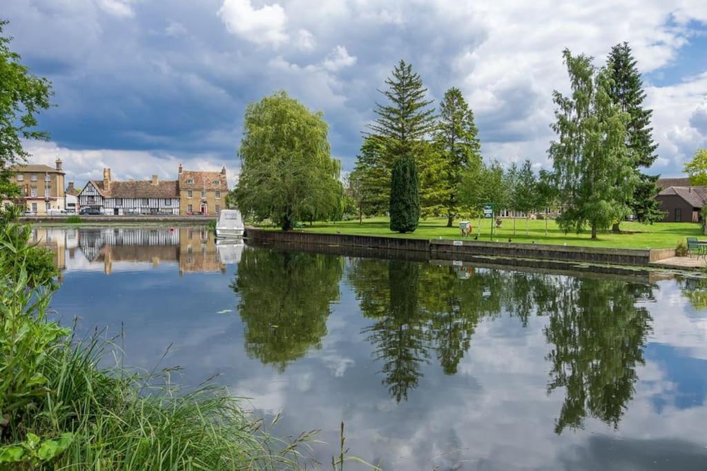 The Old Hay Barn - Games Room, Gym, Sleeps 8 Godmanchester Eksteriør bilde